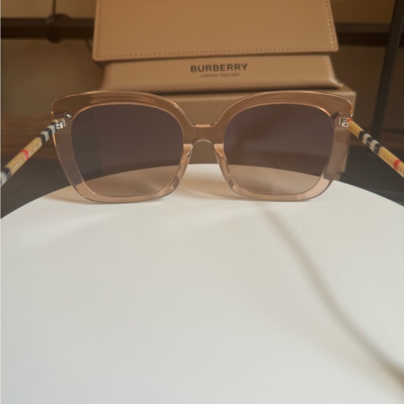 BNIB Authentic Burberry BE4323 “Caroll” Sunglasses-Peach/Gradient Brown/Nova Chk - Picture 7 of 17